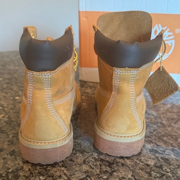 Timberland classic wheat nubuck Brown and Tan Boots 5 juniors EUC - Picture 8 of 16